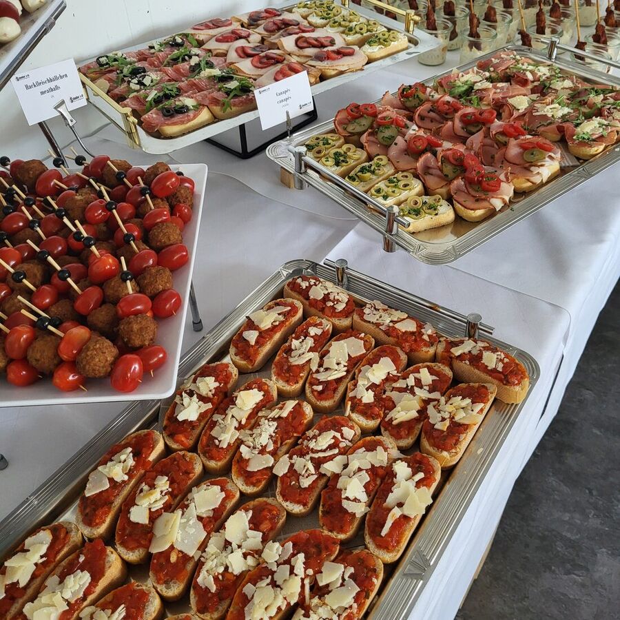 Bruschetta mit Tomate und Feta auf dem Buffet