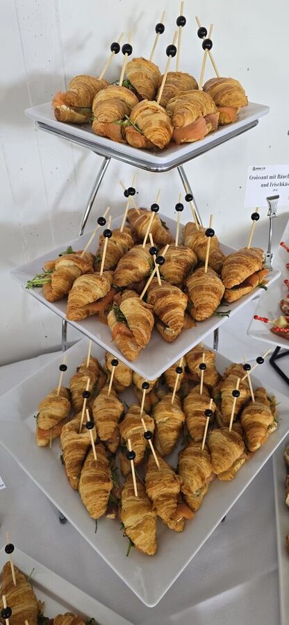 Mini-Croissants auf der Etagere