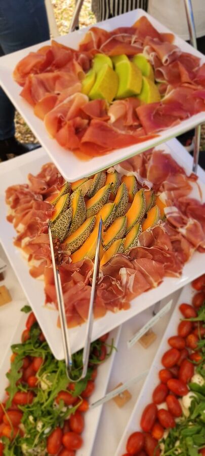 Parmaschinken und Melone auf der Etagere