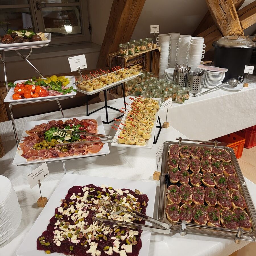 Weihnachtliche Vorspeisen auf dem Buffet