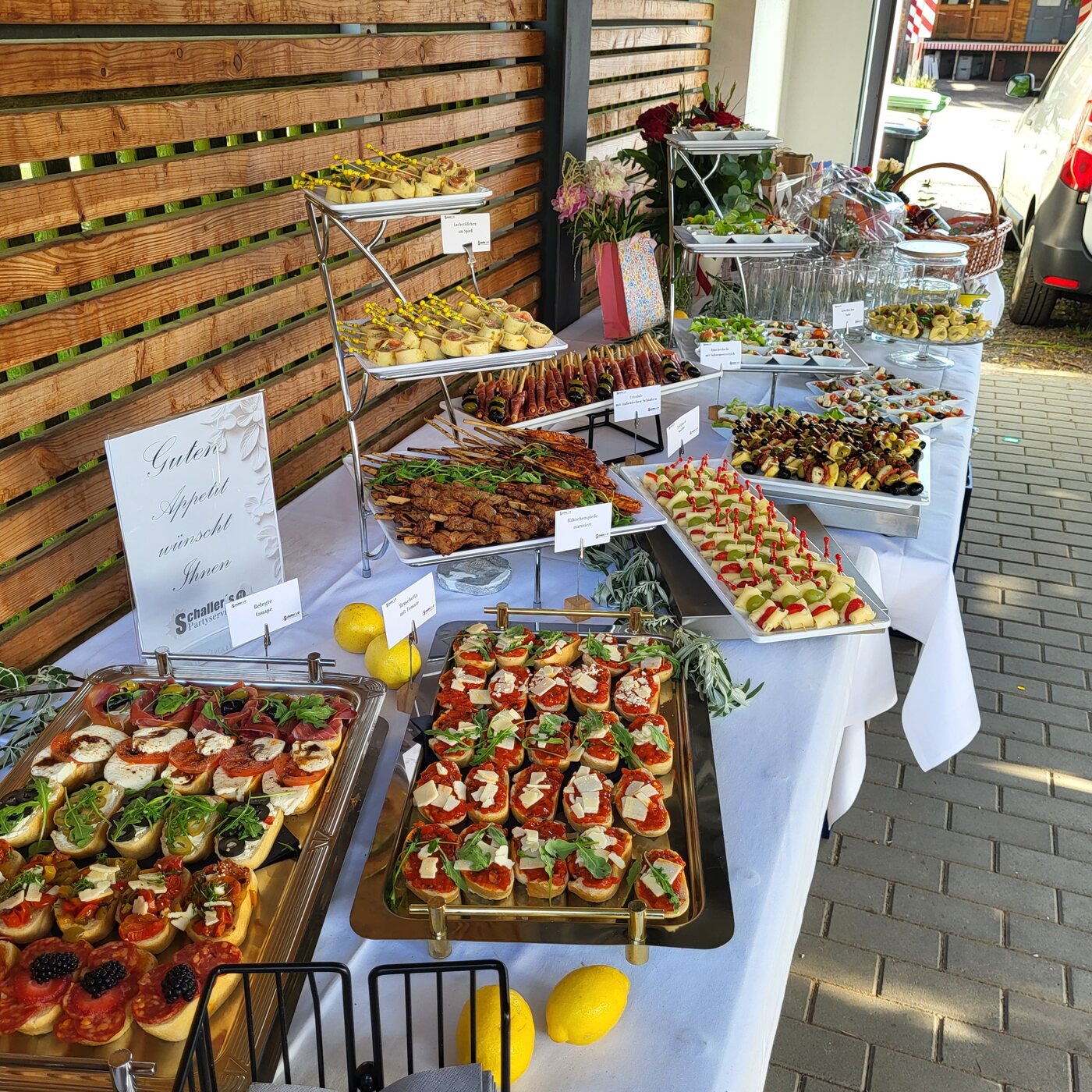Buffet vor Ort aufgebaut, frisch geliefert von Schaller's Partyservice